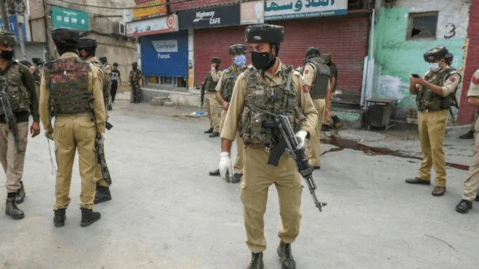 Kashmir Terrorist Attack: स्कूल में आतंकी हमला, प्रिंसिपल और शिक्षक की हत्या, टीआरएफ ने ली हमले की जिम्मेदारी Kashmir Terrorist Attack: स्कूल में आतंकी हमला, प्रिंसिपल और शिक्षक की हत्या, टीआरएफ ने ली हमले की जिम्मेदारी
