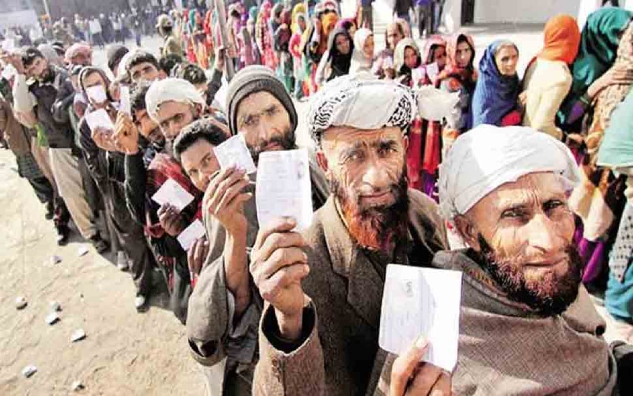 Jammu Kashmir: वापस लिया गया जम्मू से बाहर के नागरिकों को मतदाता बनाने का आदेश, जानिए क्या है पूरा मामला? Jammu Kashmir: वापस लिया गया जम्मू से बाहर के नागरिकों को मतदाता बनाने का आदेश, जानिए क्या है पूरा मामला?
