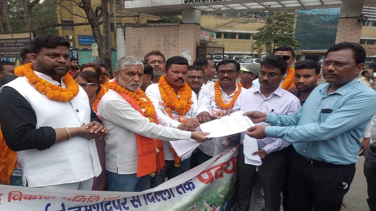 Jharkhand News: बागबेड़ा ग्रामीण जलापूर्ति योजना को लेकर पदयात्रा, 21 लोगों का जत्था पैदल निकला दिल्ली