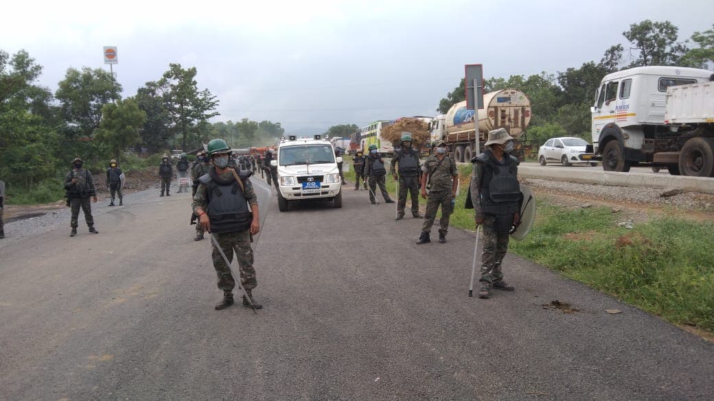 11 हजार वोल्ट का तार गिरने से चेकडैम में नहा रहे दो सगे भाइयों समेत चार की मौत, आक्रोशित ग्रामीणों ने किया NH-33 जाम, सांसद ने सीएम हेमंत सोरेन से की संज्ञान लेने की अपील