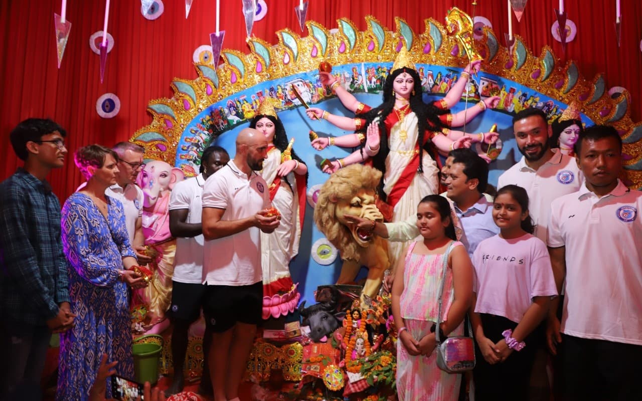 Durga Puja 2022: इंडियन सुपर लीग से पहले जमशेदपुर में विदेशी खिलाड़ियों ने की मां दुर्गा की आराधना