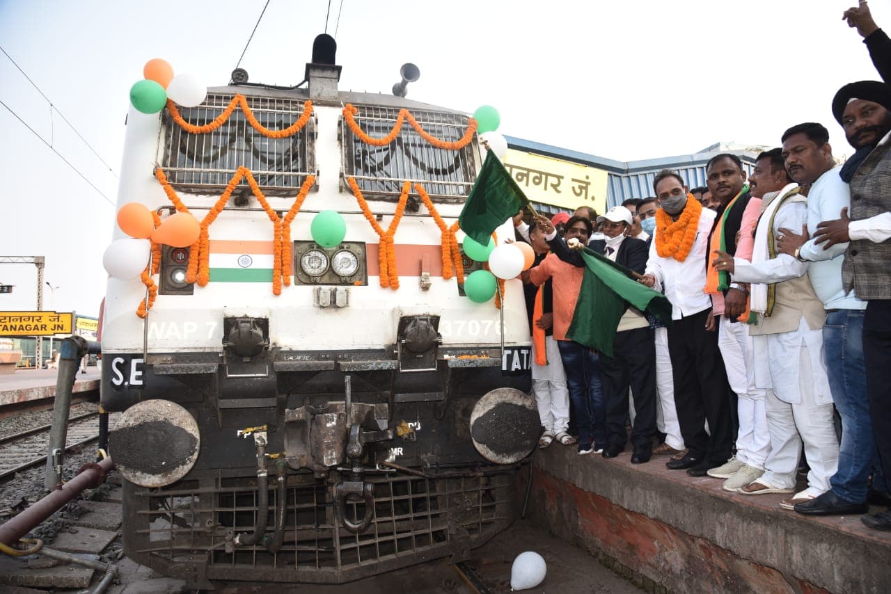 IRCTC/Indian Railways News : झारखंड के जमशेदपुर से दक्षिण भारत का सफर हुआ आसान, पटरी पर दौड़ी टाटा एर्नाकुलम एक्सप्रेस स्पेशल ट्रेन