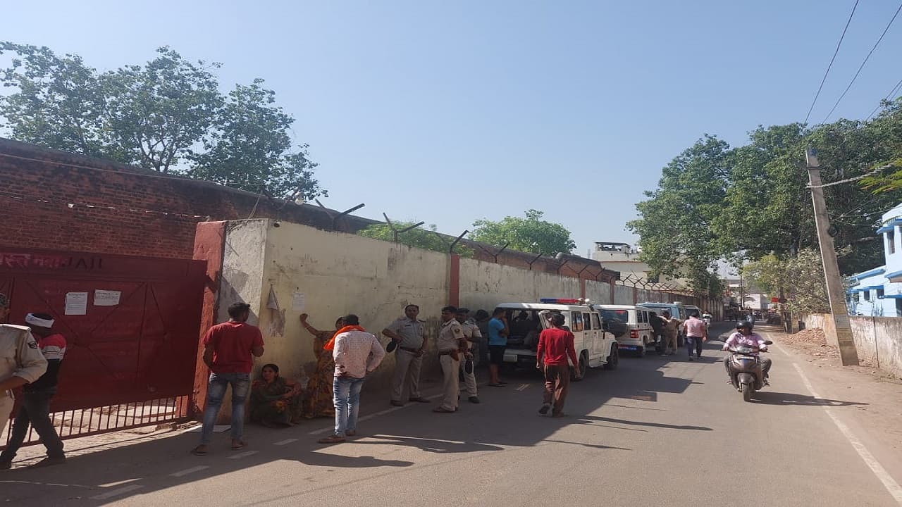 बिहार: जमुई मंडल कारा में बंद 788 कैदियों का कड़ी सुरक्षा के बीच दूसरी जेल में ट्रांसफर,जानिए क्या है कारण