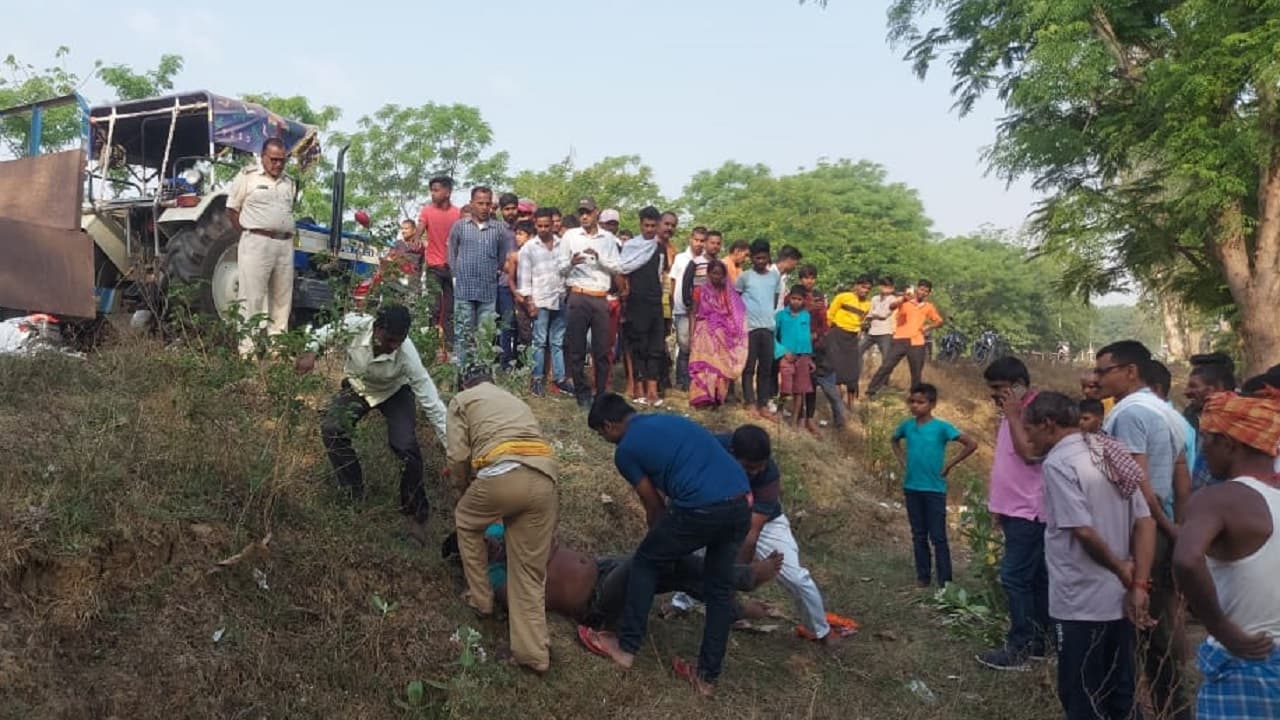 बिहार: जमुई में सड़क किनारे शव मिलने से फैली सनसनी, हत्या करके लाश फेंके जाने की आशंका