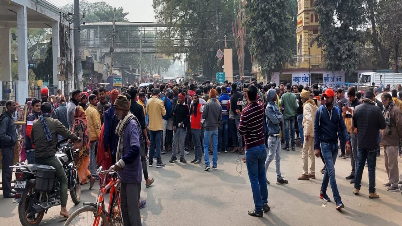 Bihar: जमुई में महिला की मौत के बाद सदर अस्पताल में बवाल, शव को रखकर परिजनों ने किया सड़क जाम