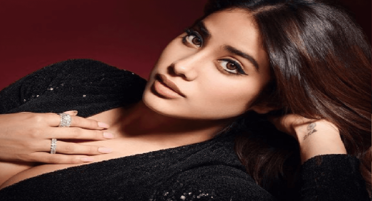 बिना मास्क पहने शख्स को सेल्फी लेने से Janhvi Kapoor ने किया मना, फिर भी हो गई ट्रोल, VIDEO