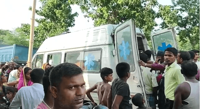 नवगछिया में मिड डे मील खाने से दो दर्जन से अधिक बच्चे बीमार, मौके पर पहुंचे अधिकारी