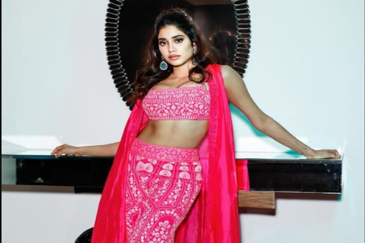 Janhvi Kapoor Bungalow: जाह्नवी कपूर ने मुंबई के पॉश इलाके में खरीदा आलीशान बंगला, करोड़ों में है कीमत