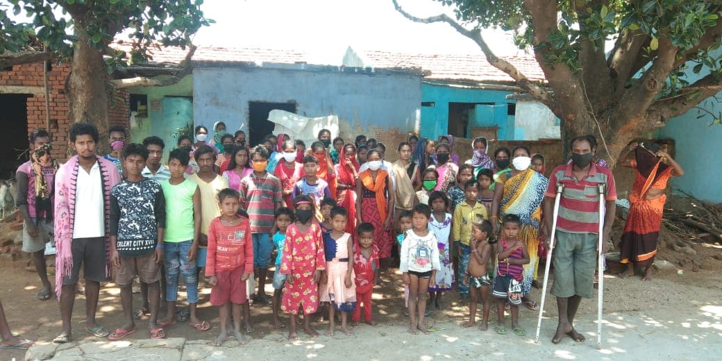 खतरे में पड़ा आदिम जनजाति समुदाय के बिरहोरों का अस्तित्व, लॉकडाउन के कारण भुखमरी की आयी नौबत खतरे में पड़ा आदिम जनजाति समुदाय के बिरहोरों का अस्तित्व, लॉकडाउन के कारण भुखमरी की आयी नौबत