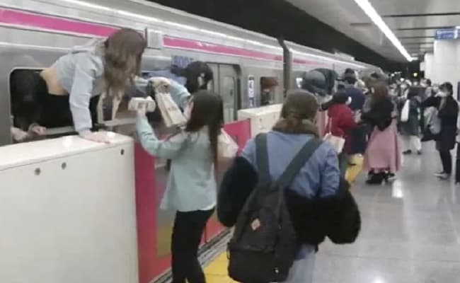 जापान: तोक्यो में ट्रेन में चाकूबाजी, बैटमैन की जोकर वाला पोशाक पहने शख्स ने 17 को किया घायल