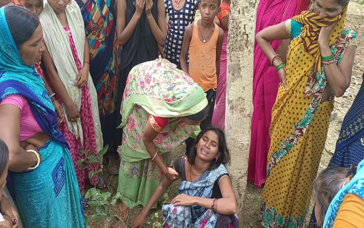 झारखंड : देवघर के भगवानपुर गांव से अगवा नाबालिग का शव जंगल से मिला, परिजनों ने हत्या का लगाया आरोप