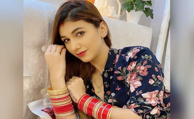 क्‍या Jasleen Matharu ने Anup Jalota संग शादी कर ली है? जानें Viral तसवीर का सच...