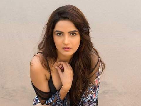 Bigg Boss 14 : 'नागिन' जैस्मिन भसीन की बिग बॉस के घर में, इस अभिनेता के साथ हमेशा जुड़ता आया है नाम