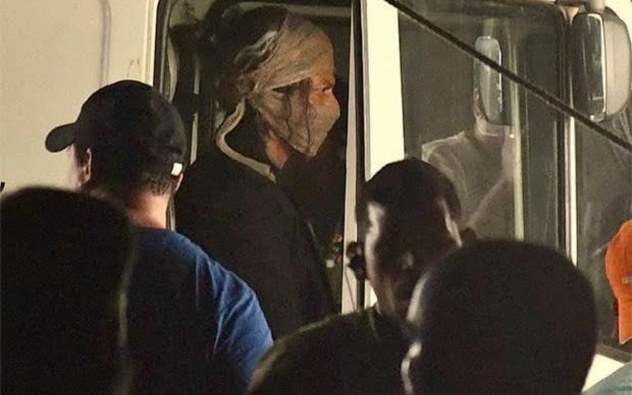 जवान के सेट से लीक हुआ शाहरुख खान का लुक, फैंस ने कमेंट में लिखा- पठान से ज्यादा कमाई करेगी पक्का...