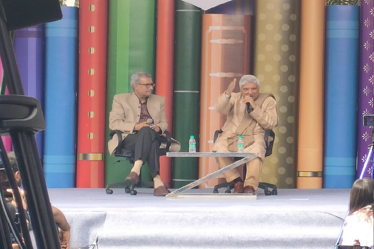 OTT प्लेटफॉर्म सिनेमा को दे रहा शानदार अवसर, अब कैमरे के बिना सीधे मोबाइल पर बन रही फिल्में - जावेद अख्तर