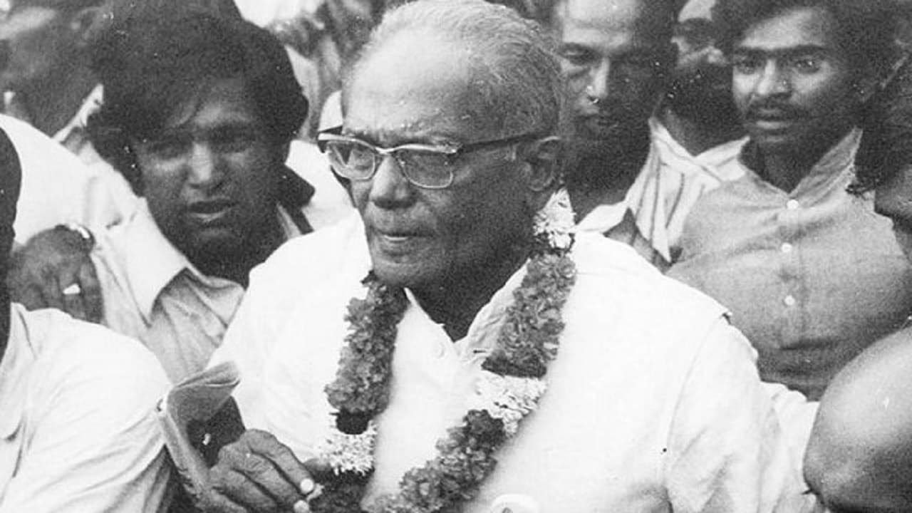 jayaprakash narayan: जेपी का ईलाज करने हाथी से गये थे सीपी ठाकुर, जानें लौटते वक्त क्या हुआ