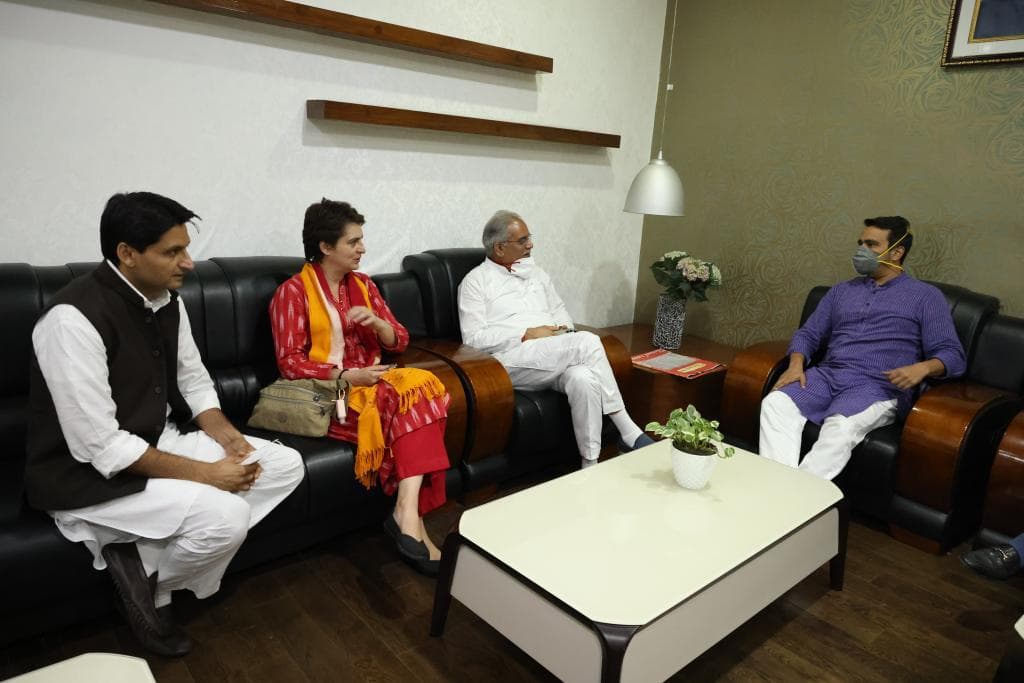 अखिलेश यादव से गठबंधन की चर्चा के बीच प्रियंका गांधी से मिले जयंत चौधरी, पश्चिमी यूपी में सियासी हलचल तेज