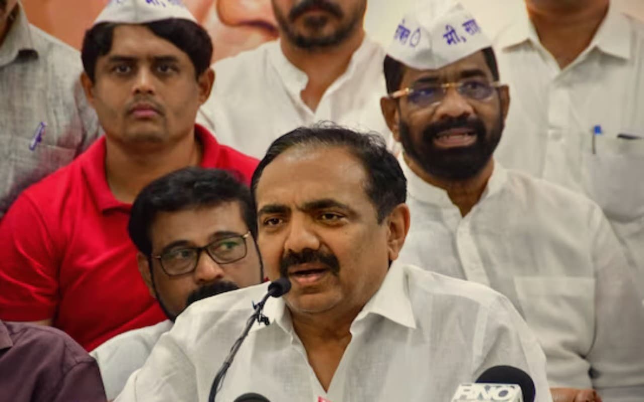 Maharashtra Politics: अजित पवार समेत 8 अन्य के खिलाफ NCP ने दायर की अयोग्यता याचिका