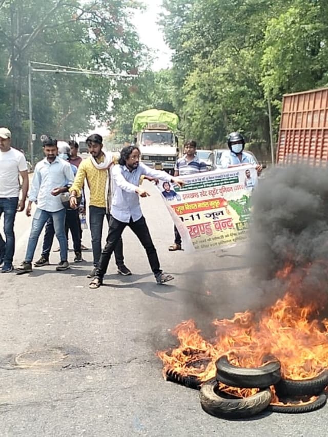 झारखंड नियोजन नीति : असरदार रहा पहले दिन का झारखंड बंद, घंटों रहा सड़क जाम