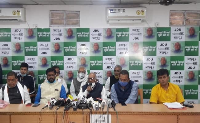 Bihar Latest News : तेजस्वी पर दर्ज हैं भ्रष्टाचार सहित आपराधिक मामले, नेता प्रतिपक्ष का पद त्यागकर पेश करें उदाहरण : JDU