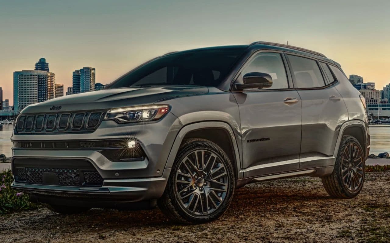 2024 Jeep Compass: 9 स्पीड ऑटोमैटिक गियरबॉक्स के साथ हुई लॉन्च, जानें नई Compass से जुड़ी हर डिटेल