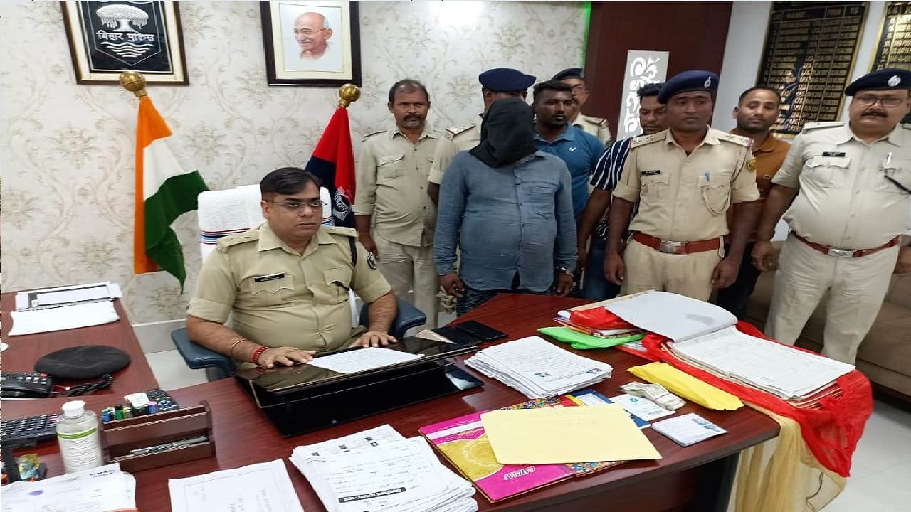 बांका गेस्ट हाउस में फर्जी सरकारी कार्यालय का खुलासा, मास्टर माइंड भोला व अलका गिरफ्तार