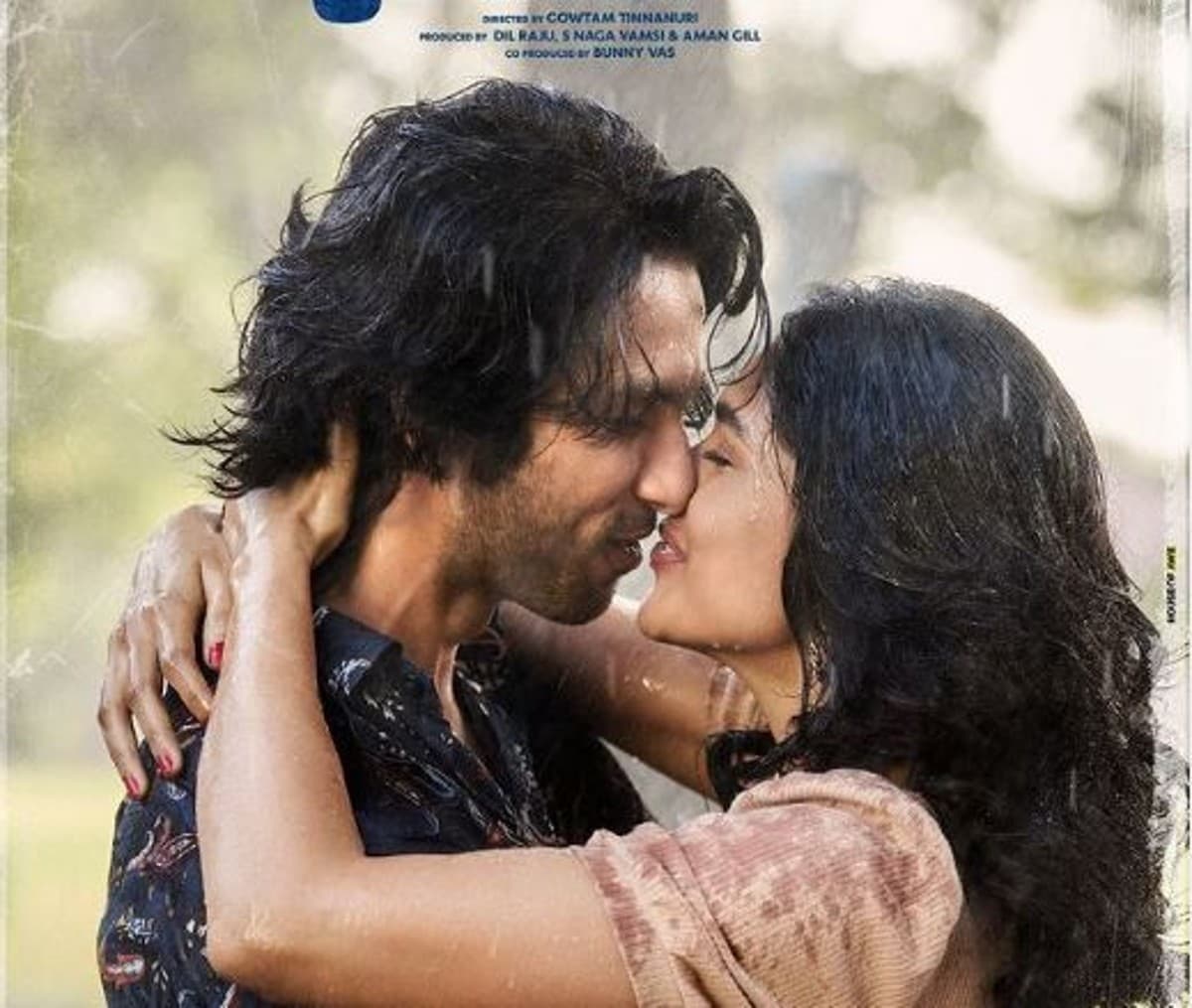 Jersey New Song: जर्सी का नया गाना 'मैय्या मैनु' रिलीज, मृणाल ठाकुर संग रोमांस करते दिखे शाहिद कपूर