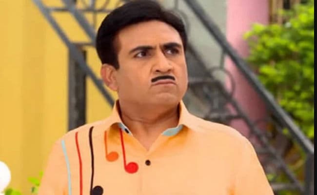 जेठालाल को मेट्रो में सवारी करते देख फैंस हुए एक्साइटेड, पूछा- अकेले-अकेले बबीता जी कहां है...