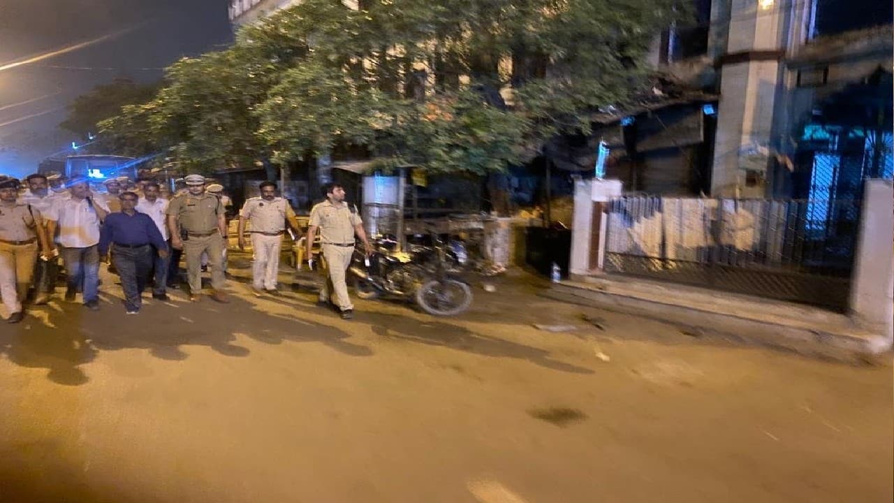जहांगीरपुरी हिंसा: दिल्ली पुलिस ने VHP-बजरंग दल पर किया FIR, आरोपी सोनू शेख गिरफ्तार