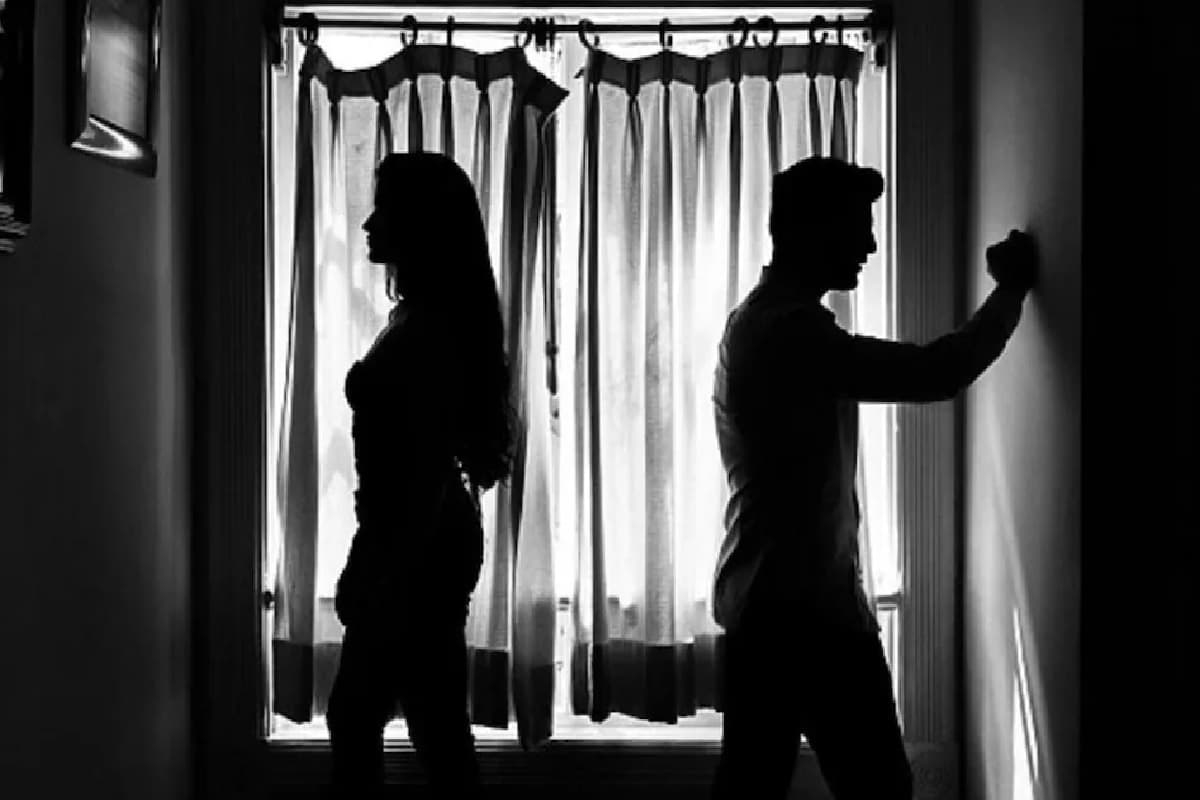 UP News: शादी के 7 महीने बाद महिला ने थाने में पहुंचकर पति पर लगाया यह आरोप, पुलिस ने 4 डॉक्टरों से कराई जांच