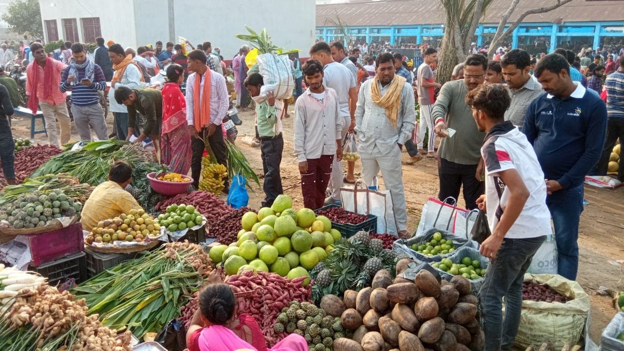 बिहार: छठ पूजा को लेकर बाजारों में रौनक, लोगों की उमड़ी भीड़, देखें तस्वीरें..