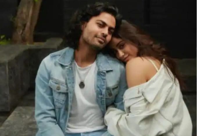 Janhvi Kapoor ने इस शख्स को बर्थडे विश करते हुए शेयर की ये खूबसूरत तसवीर, कभी उड़ी थी डेटिंग की अफवाह