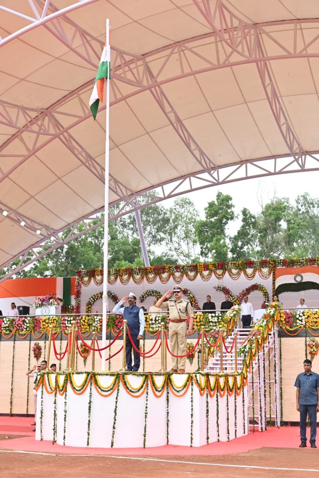मोरहाबादी मैदान में सीएम हेमंत सोरेन ने फहराया तिरंगा, देखें रांची में कैसे मना स्वतंत्रता दिवस