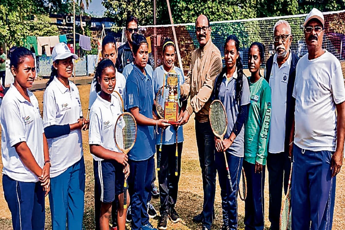 चंदा करके केरल में आयोजित चैंपियनशिप में भाग लेने पहुंची झारखंड की बैडमिंटन टीम