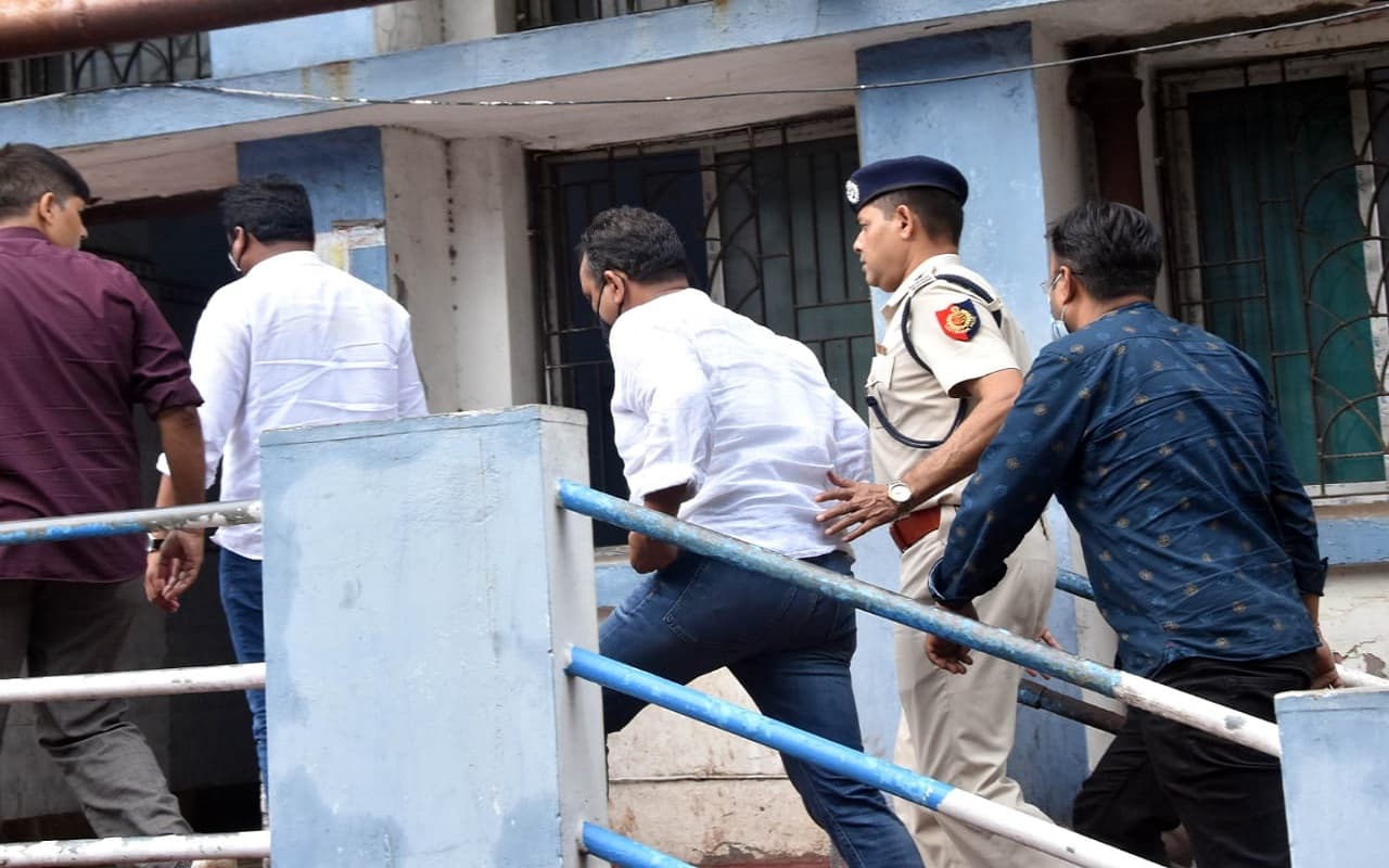 झारखंड के विधायकों की गिरफ्तारी मामले में CID पहुंची दिल्ली तो रोका गया जांच से, घंटों थाने में बैठाया
