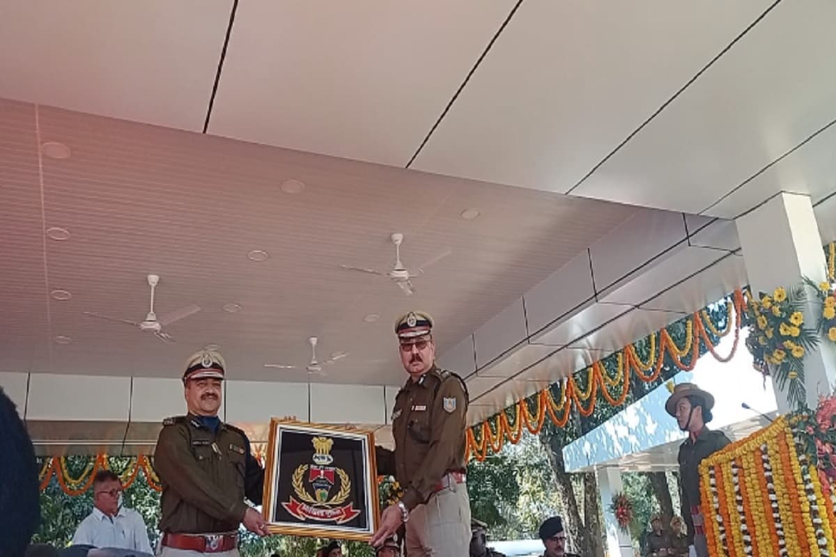 बूढ़ा पहाड़ को नक्सल मुक्त करके रिटायर हुए झारखंड के DGP, दी गयी शानदार विदाई