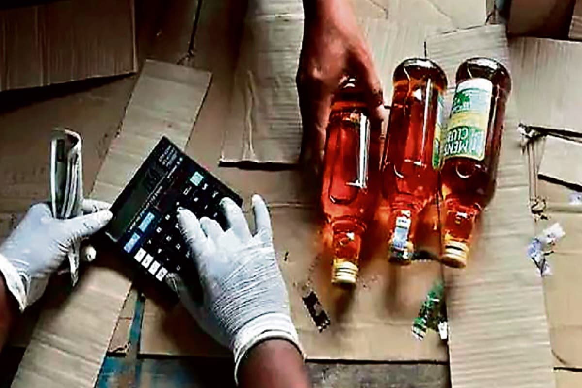 New Excise Policy : यूपी में सस्ती होगी शराब, बीयर पीने के लिए दुकानों के पास परमिट रूम भी डेवलप होंगे