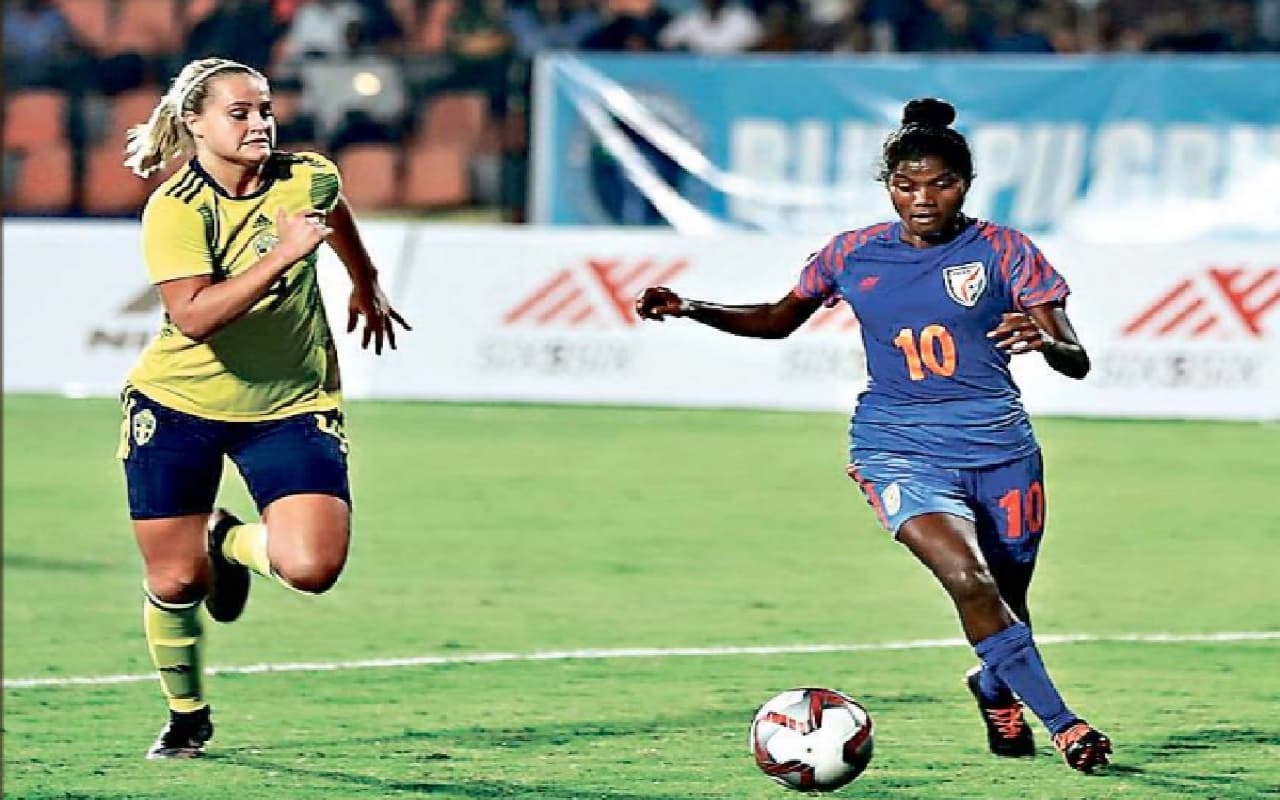 Jharkhand: झारखंड में फुटबॉल के भविष्य पर मंडराया खतरा, खिलाड़ियों को अब भी एडवांस ट्रेनिंग सेंटर का इंतजार