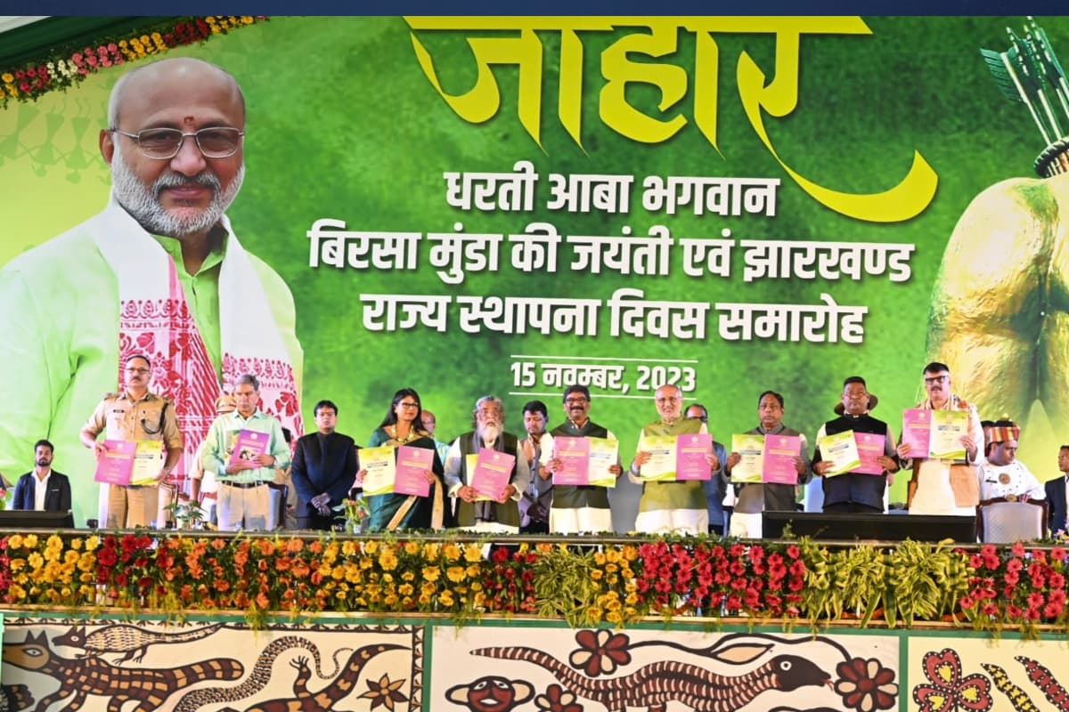 PHOTOS: झारखंड स्थापना दिवस पर 7042 करोड़ की योजनाओं की सौगात, 18034 युवाओं को ऑफर लेटर, देखिए शानदार तस्वीरें