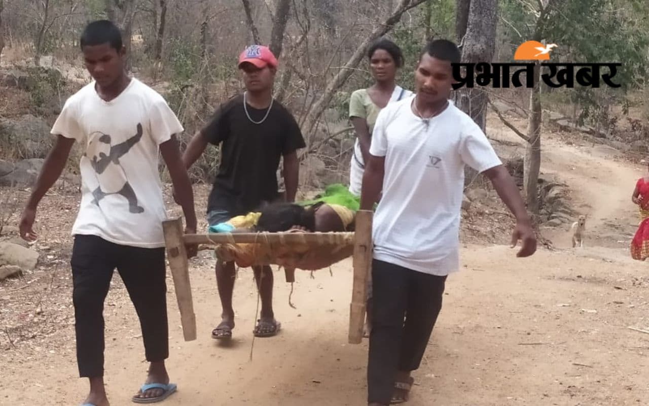 खटिया पर प्रसूता को कराया नाला पार : फोन करने पर नहीं पहुंची 108 एंबुलेंस, ममता वाहन को देने पड़े 500 रुपये