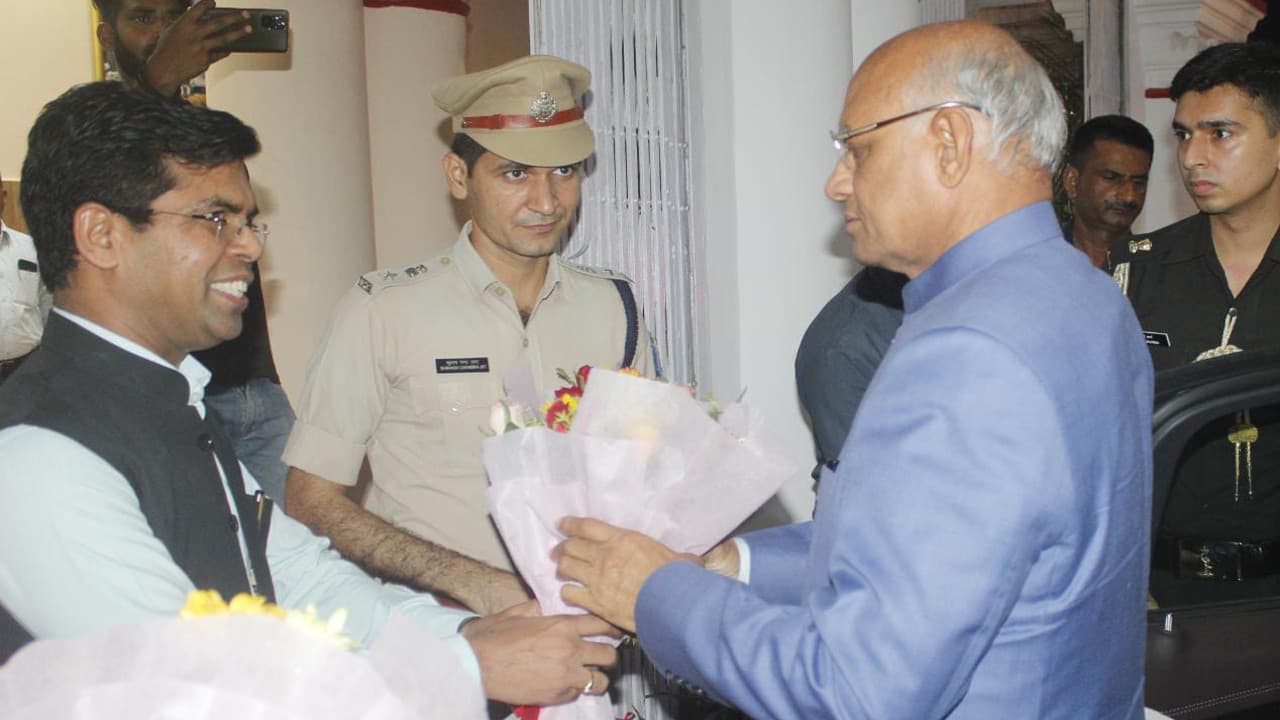 बाबाधाम पहुंचे झारखंड के राज्यपाल रमेश बैस, बासुकिनाथ और दुमका के मलूटी मंदिरों का भी करेंगे दर्शन