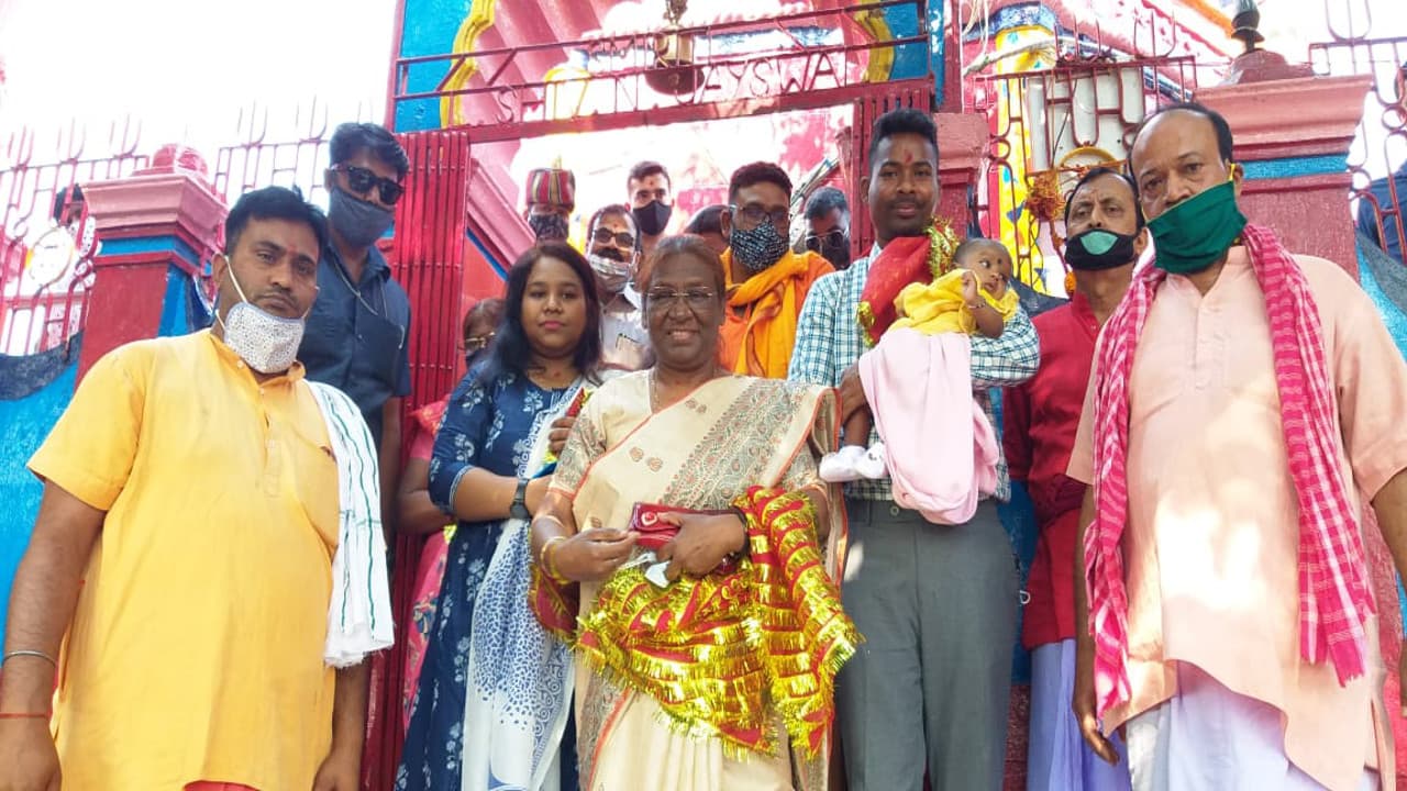 झारखंड गर्वनर द्रौपदी मुर्मू मां छिन्नमस्तिके का आशीर्वाद लेने पहुंची रजरप्पा, बोली- माता की महिमा अपरंपार, विदेशों से भी पहुंचते हैं श्रद्धालु