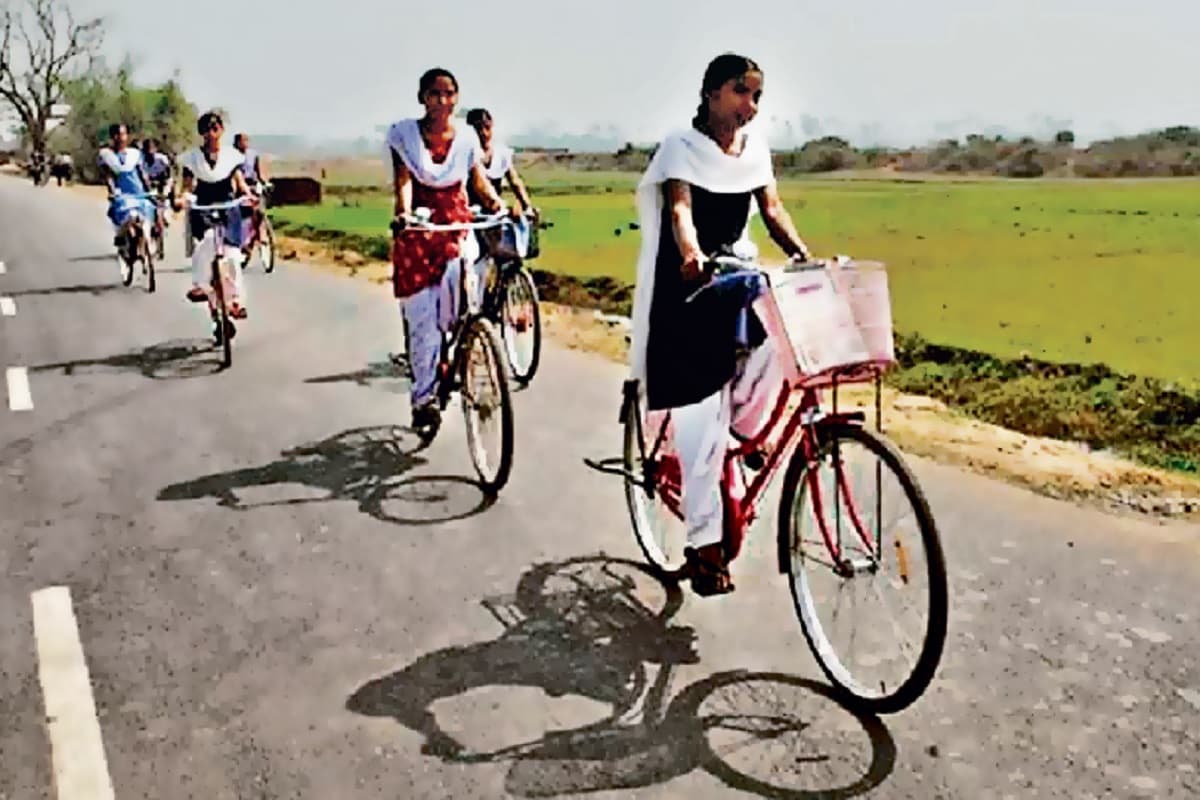 दम तोड़ रही झारखंड में निशुल्क साइकिल वितरण की योजना, 4 साल से फाइल में अटकी, जानें कहां फंसा है पेंच