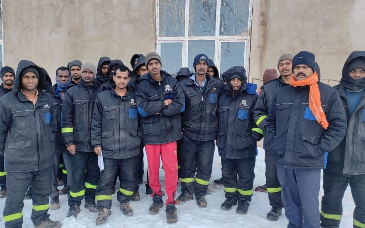 ताजिकिस्तान में फंसे झारखंड के 35 मजदूर कब लौटेंगे वतन ? हेमंत सोरेन सरकार से लगायी थी मदद की गुहार ताजिकिस्तान में फंसे झारखंड के 35 मजदूर कब लौटेंगे वतन ? हेमंत सोरेन सरकार से लगायी थी मदद की गुहार