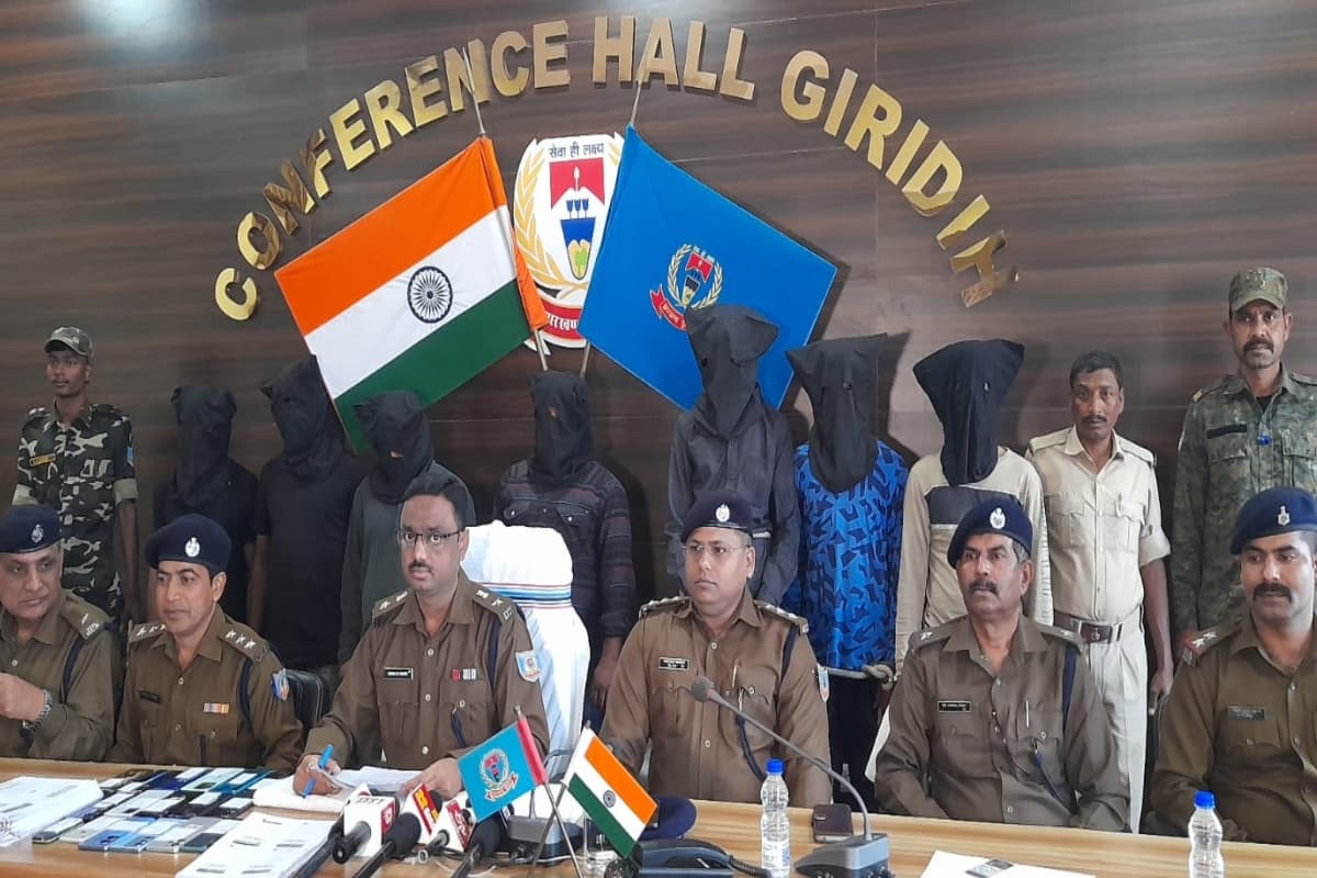 साइबर क्राइम के खिलाफ गिरिडीह पुलिस की बड़ी कार्रवाई, एक साथ 9 अपराधी गिरफ्तार, 17 मोबाइल फोन बरामद