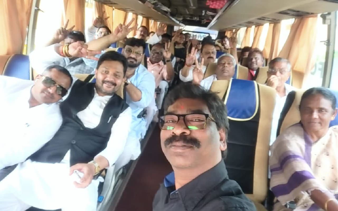 Jharkhand Political Crisis: खूंटी-नेतरहाट के रास्ते छत्तीसगढ़ जायेंगे हेमंत सोरेन सरकार के MLA, मंत्री! Jharkhand Political Crisis: खूंटी-नेतरहाट के रास्ते छत्तीसगढ़ जायेंगे हेमंत सोरेन सरकार के MLA, मंत्री!