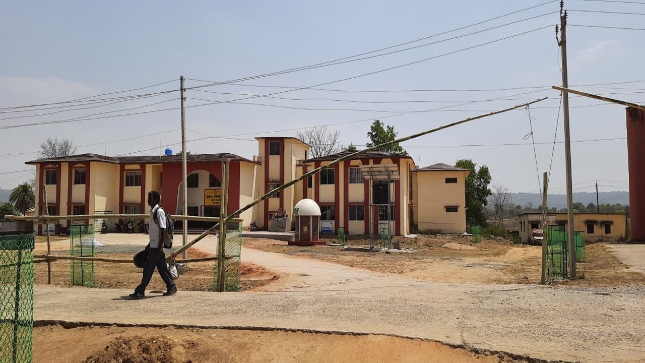 झारखंड पंचायत चुनाव : महुआडांड़ में गांव की सरकार के लिए नामांकन आज से, पुरुषों से अधिक हैं महिला वोटर