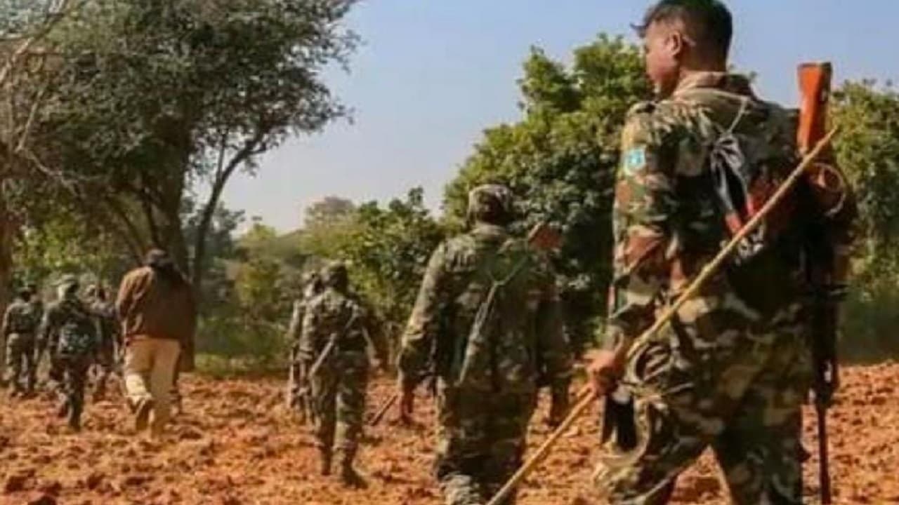 झारखंड में पुलिस-नक्सली मुठभेड़, बड़े हमले की फिराक में था एक करोड़ का इनामी नक्सली मिथिलेश सिंह का दस्ता