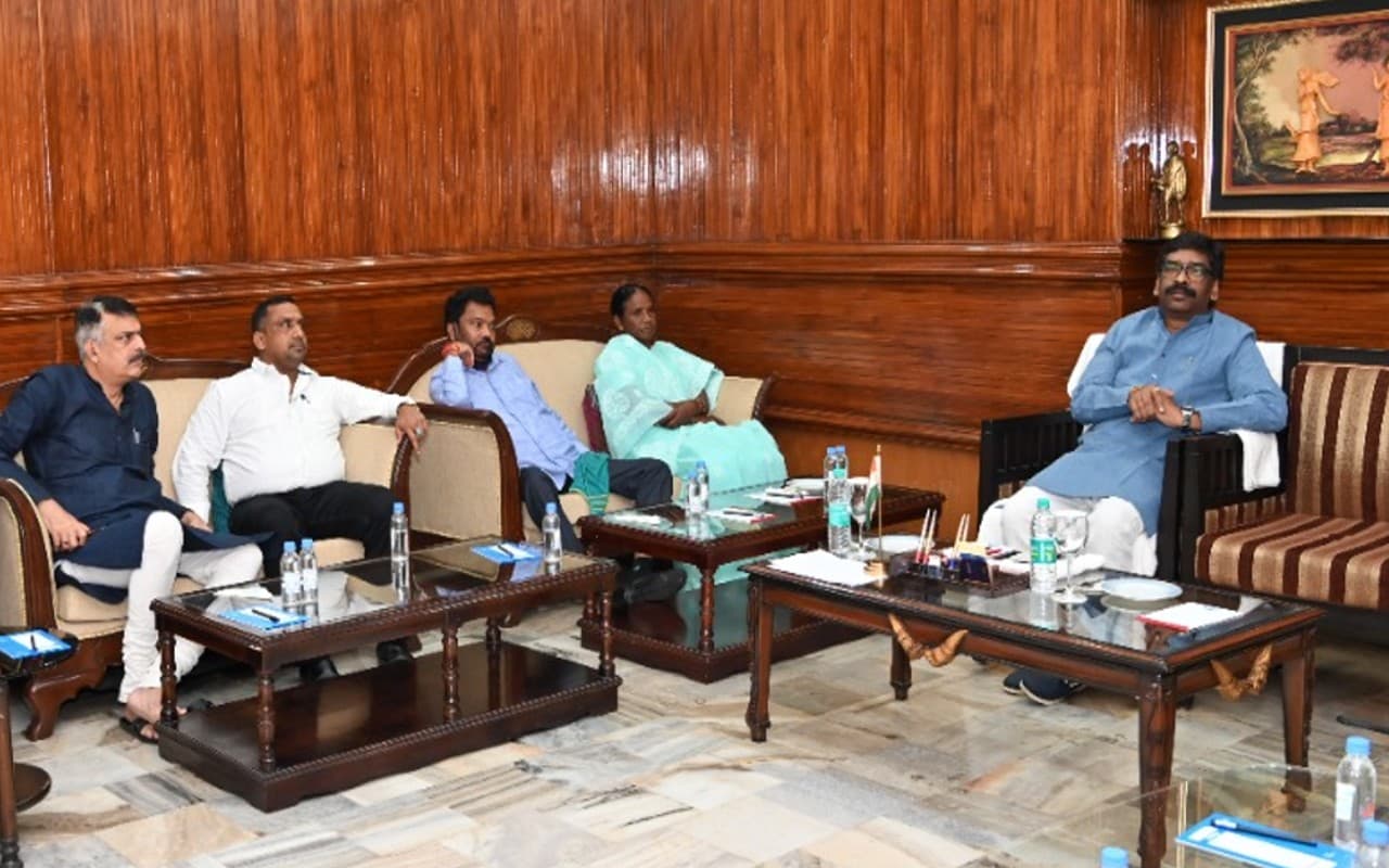 Hemant Soren News: हेमंत सोरेन की सदस्यता रद्द होने के बाद फिर यूपीए की बैठक, रणनीति पर चर्चा