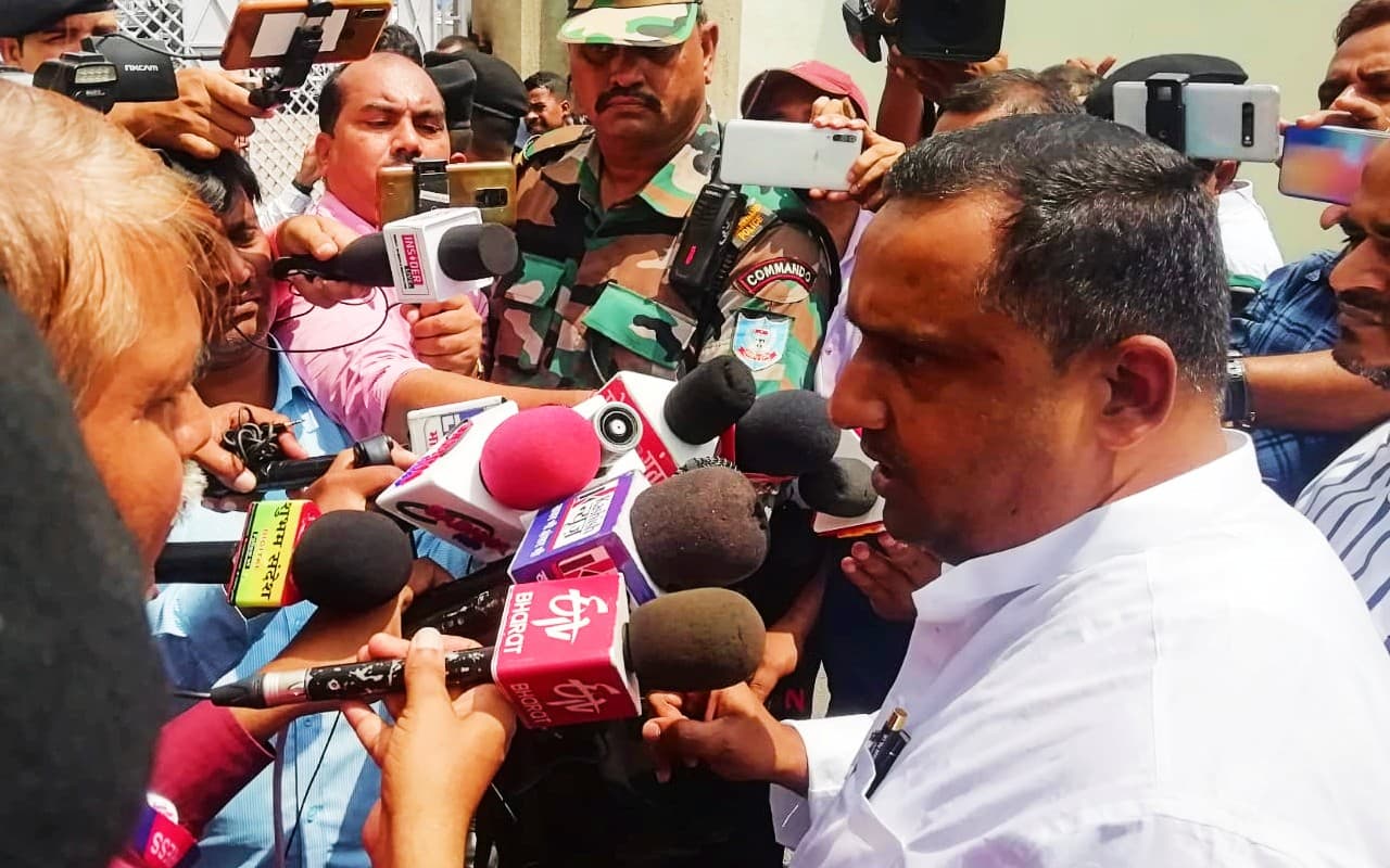 Jharkhand: छत्तीसगढ़ जायेंगे हेमंत सोरेन सरकार के मंत्री-विधायक, बुक हो गयी है इंडिगो की फ्लाइट